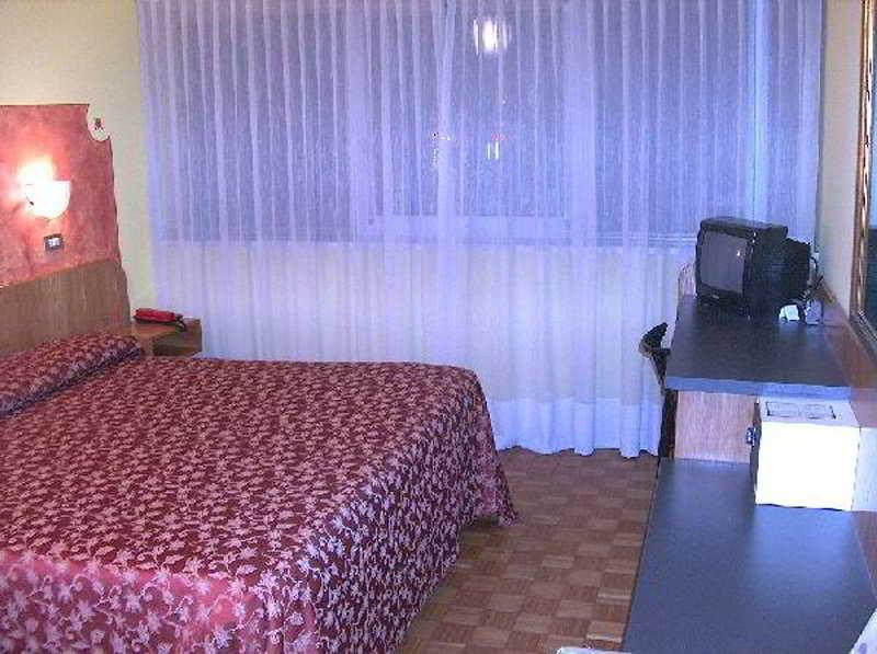 Ai Ronchi Motor Hotel Brescia Zimmer foto