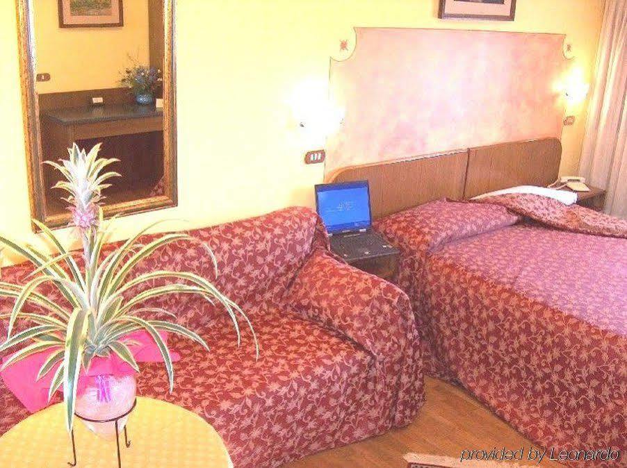 Ai Ronchi Motor Hotel Brescia Zimmer foto