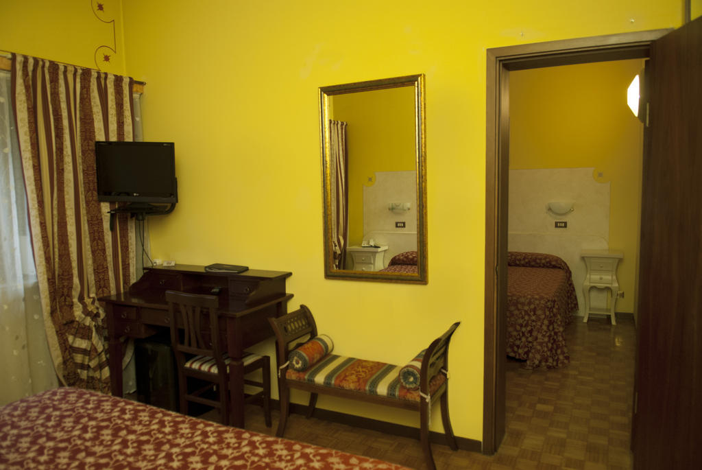 Ai Ronchi Motor Hotel Brescia Zimmer foto